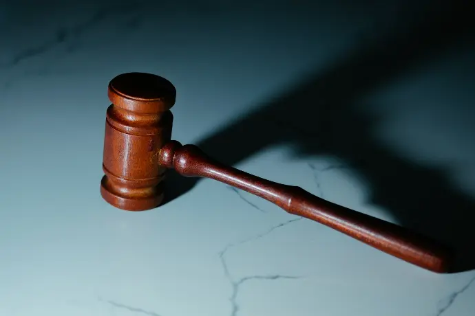 Judge hammer law